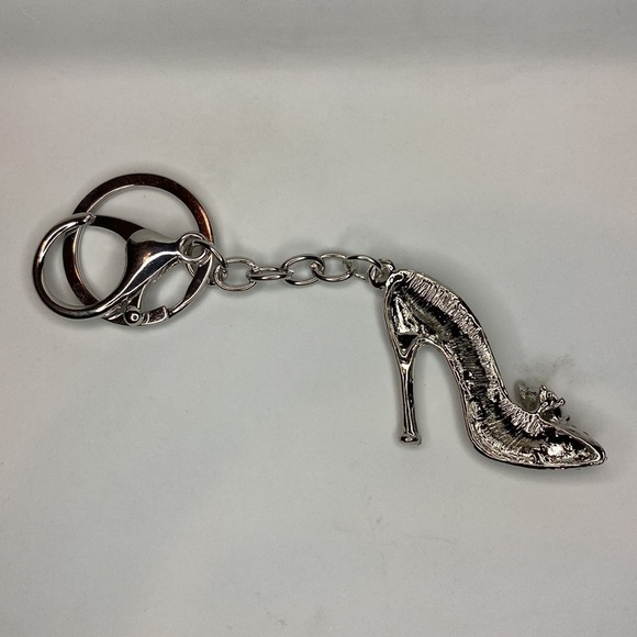 SILVER HEEL KEYCHAIN ✨✨✨ - Picture 2 of 3